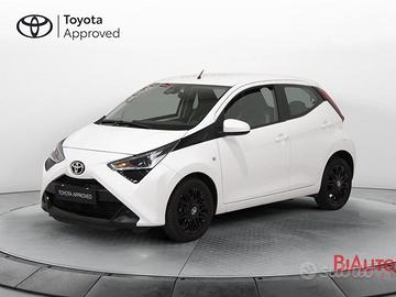 Toyota Aygo 5p 1.0 x-play m-mt 72cv