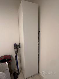 Armadio a un’anta laccata bianca