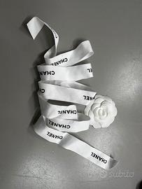 Chanel fiocco e camelia decorazione