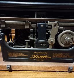 Macchina da scrivere OLIVETTI M20