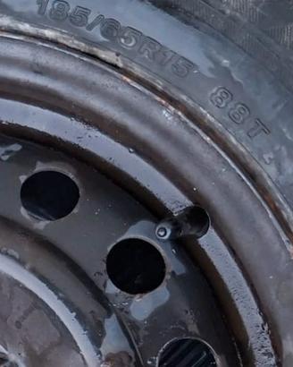 Bridgestone Gomme invernali con cerchi-Kia