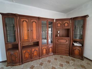 Vetrina in buone condizioni