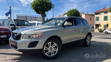 VOLVO - XC60 - D4 Geartronic Momentum