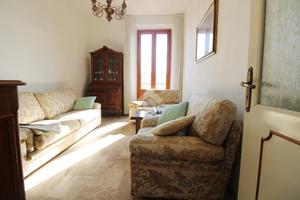5 LOCALI A PRATO