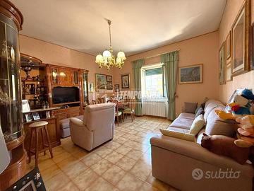 AMPIO PENTALOCALE CON CANTINA E POSTO AUTO