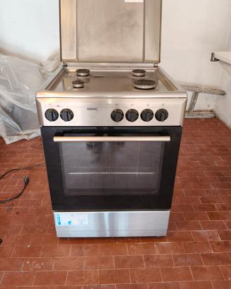Cucina Sekom a 4 fuochi,  con forno elettric