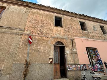 Centro Storico - Casa Indipendente con Cortile