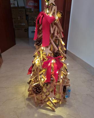 Alberino di Natale artigianale con luci LED