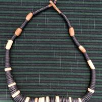 Collana tribale in osso/cocco/legno