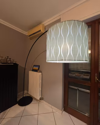 Lampada da terra, ad arco
