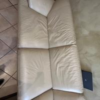 Divano beige pelle