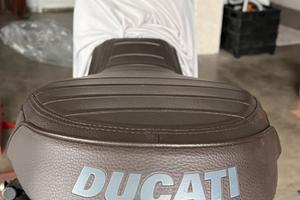 Sella Ducati scrambler 800 (mai utilizzata)