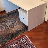 Scrivania con 3 cassetti