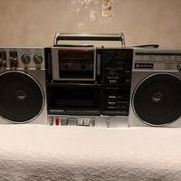 Stereo portatile e macchina da scrivere
