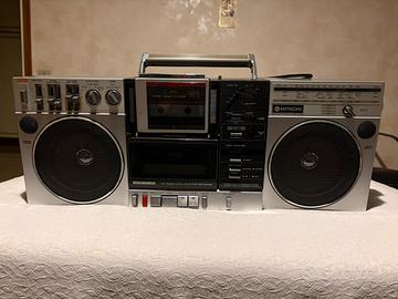 Stereo portatile e macchina da scrivere