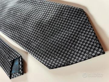 Cravatta CHANEL 100% seta