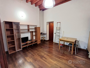 Vico dei Mille Via Roma,Bivano con terrazza Nuovo