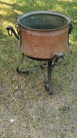 Cagliere, secchio, vasca in rame vecchio con piedi