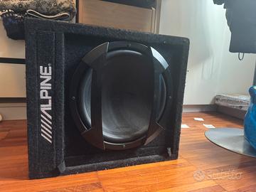 Subwoofer Alpine amplificato 320W