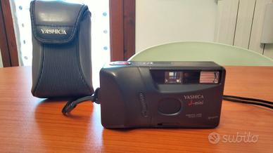 Macchina Fotografica analogica "Yashica j-mini"