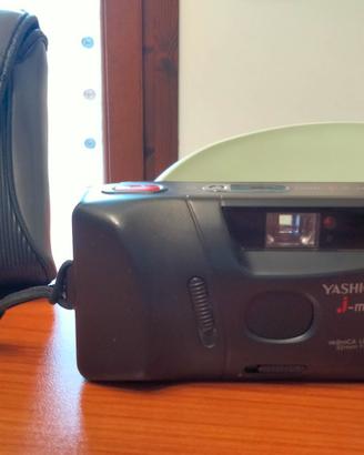 Macchina Fotografica analogica "Yashica j-mini"