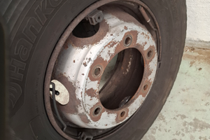 MAN TGL 120 cerchi in ferro con gomme