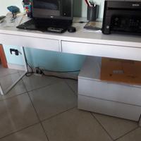 SCRIVANIA IKEA E LETTO MONDO CONVENIENZA