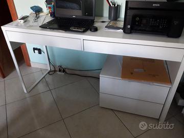 SCRIVANIA IKEA E LETTO MONDO CONVENIENZA