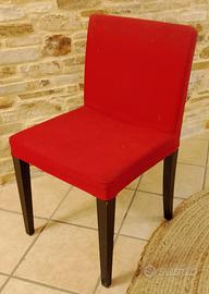 Sedie moderne in tessuto.