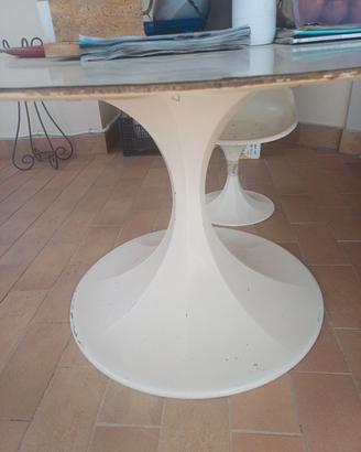 Tavolo anni 70 stile Ero Saarinen tulip