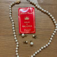 Collana e orecchini di perle