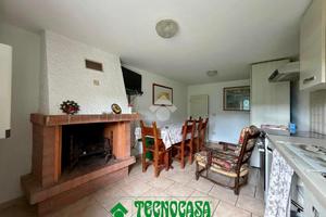 CASA SEMINDIPENDENTE A CASTELNUOVO MAGRA