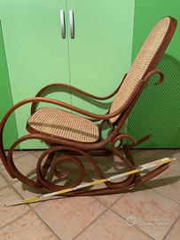 sedia a dondolo stile Thonet