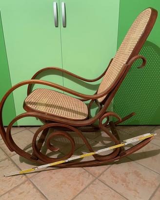 sedia a dondolo stile Thonet
