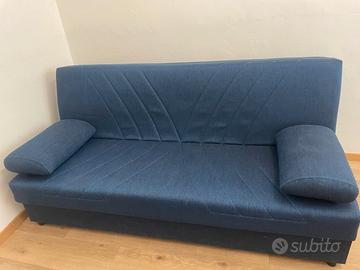 Divano letto blu con contenitore