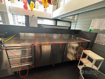 Tavolo refrigerato con lavandino