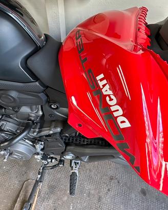 Ducati monster 937