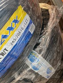 Treno di gomme nuove 265 70 16