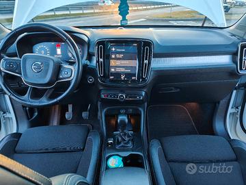 Volvo XC40 T2 Momentum 1.5 156 CV
