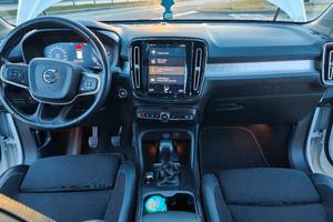 Volvo XC40 T2 Momentum 1.5 156 CV