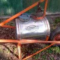 Carretta con cisterna per liquidi