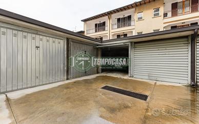 MAGAZZINO CON INGRESSO CARRAIO IN CENTRO PAESE