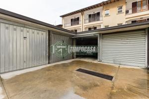 MAGAZZINO CON INGRESSO CARRAIO IN CENTRO PAESE