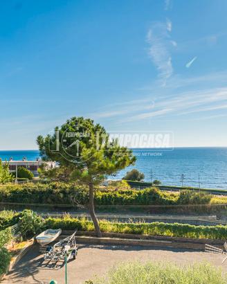 Casa su due livelli con ingresso indipendente, vis