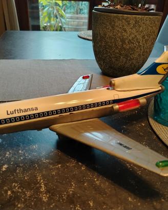 aereo latta Lufthansa 727