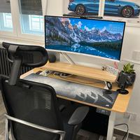 Scrivania regolabile, Sedia, Monitor Curvo (Setup)