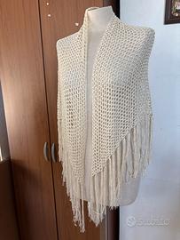 Scialle ad uncinetto, avorio