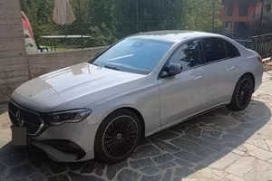 Mercedes-Benz Classe E- 220 d 4 Matic