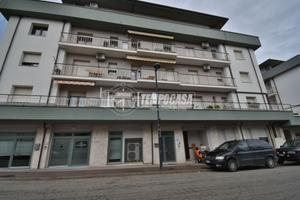 Appartamento con 2 camere, box privato e terrazzo