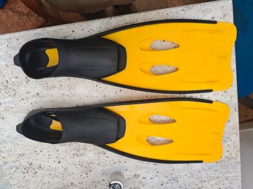 PINNE DA NUOTO NUOVE
